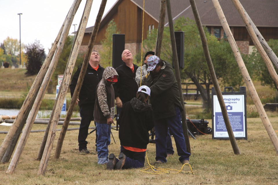 Mayor Peter Brown lent a helping hand during the erection of the a teepee and Metis trapper's tent at Nose Creek Regional Park on Sept. 30.