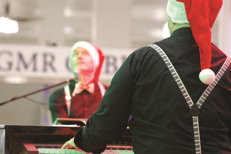 Duelling Piano Kings kept young and old entertained with renditions of favourite holiday songs during a Christmas Sing-A-Long hosted by New Horizon Mall Dec. 21.
Photo by Ben Sherick/Rocky View Publishing
Photo by Ben Sherick/Rocky View Publishing