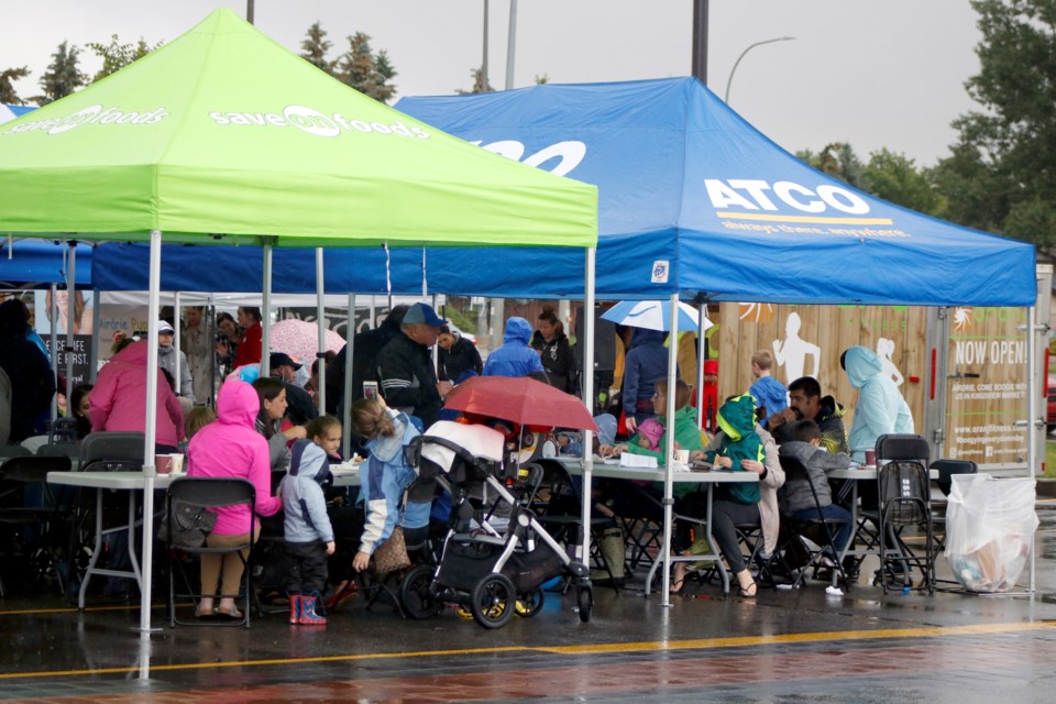 Kingsview Market held its annual Stampede Breakfast July 4. Those who braved the rain and cold enjoyed a full pancake breakfast.
Photo by Nathan Woolridge/Rocky View Publishing