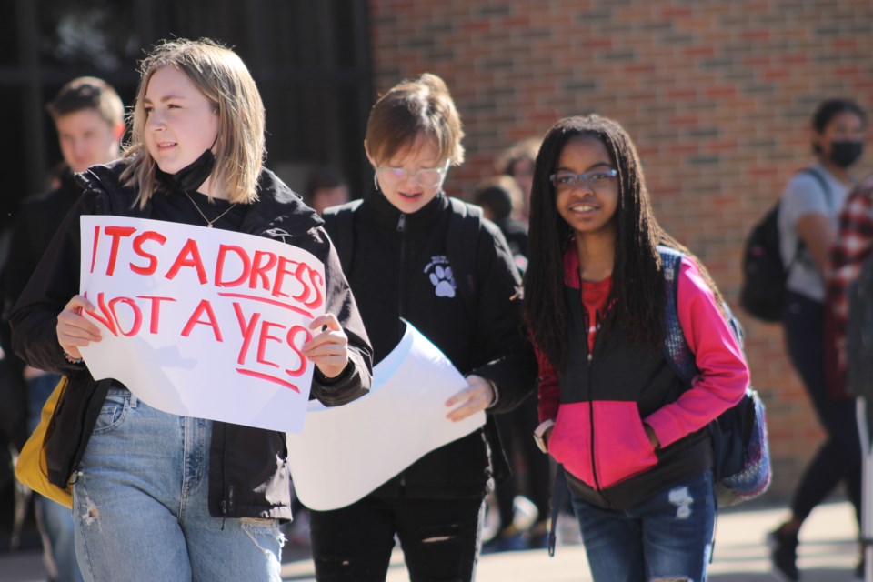 LN-BertChurchWalkout4