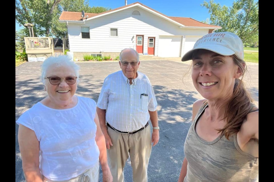 Melanie Vogel (right) takes a selfie alongside Beiseker's Jeannette Richter (left).