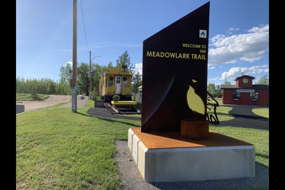 The Meadowlark Trail Society was the recipient of a 'Trail Tracker Award' in recognition of their efforts to develop and maintain Meadowlark Trail.