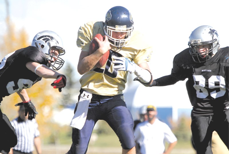 Marcus McKiernan splits the Mustangs&#8217; defence in Bow Valley&#8217;s 27-7 victory, Oct. 2.