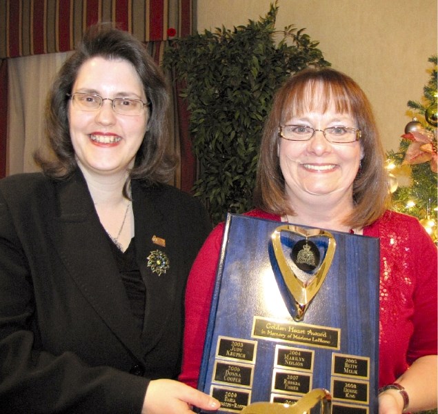 Daria Skibington-Roffel (left) presented this year&#8217;s winner, Rhonda Fisher (right) with the Golden Heart Award at the ADVAS 2010 Christmas party, Nov. 27. This is the