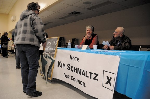 Many residents came out the Irricana Community Hall on Oct. 10 to have a one-on-one discussion with the 12 candidates running for a seat in the Oct. 21 municipal election.
