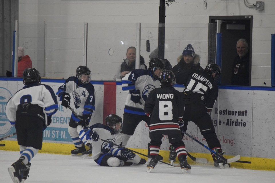 The U13 RHL Blue B Lightning hosted Canmore on January 20 at the Ron Ebbesen. The Lightning played well in the third but lost 7-1. 