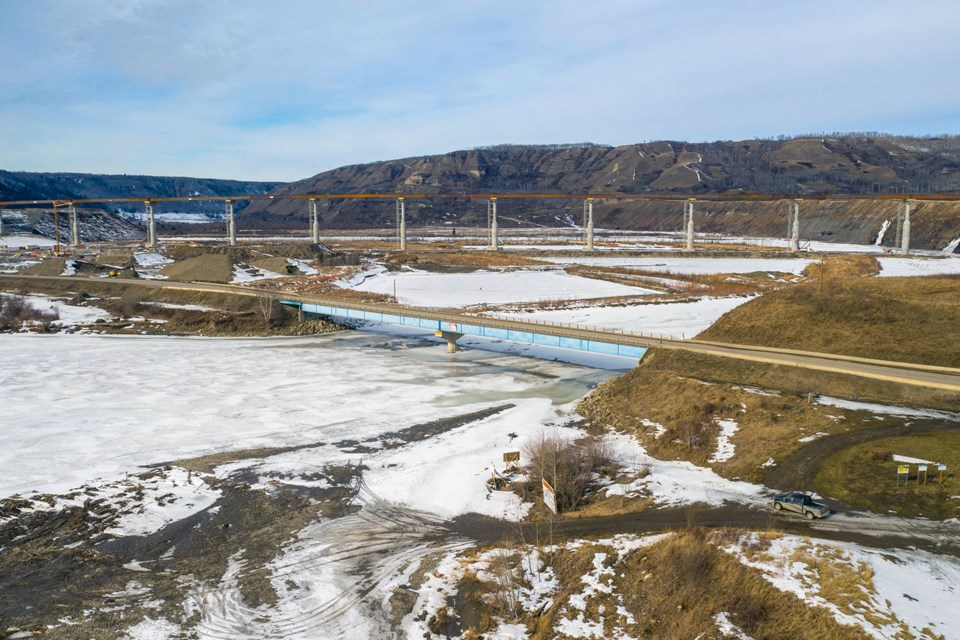 Construction of the new Halfway River Bridge, with the old bridge in the foreground, March 2021. The highest point of the new bridge will be 486 metres.