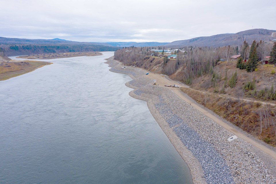 Construction of the shoreline berm in Hudson's Hope