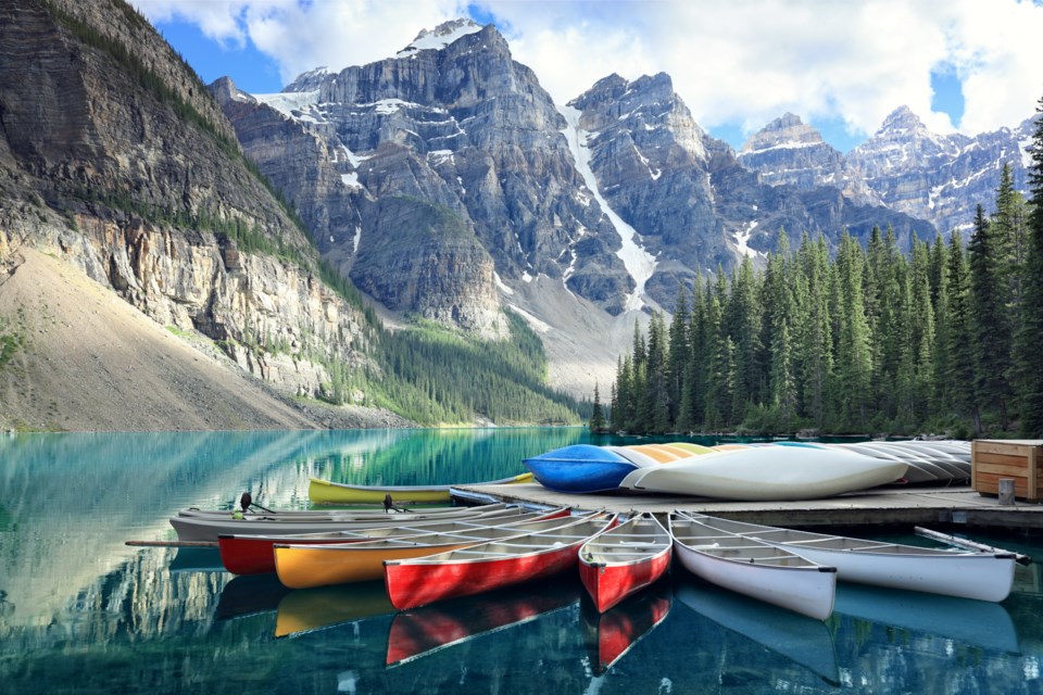 moraine-lake-in-the-rocky-mountains-alberta-canada-P98Z6Z2