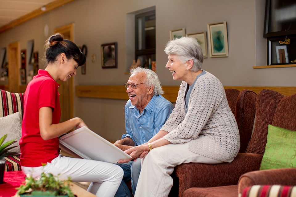 nurse-teaching-seniors-in-retirement-home-how-to-2023-03-30-19-18-54-utc