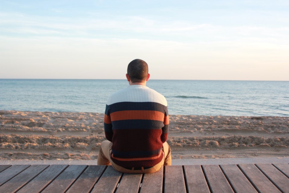 man-beach-sea-coast-ocean-horizon-522346-pxherecom