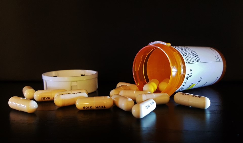 medicine-pain-drug-prescription-pills-addiction-656138-pxherecom