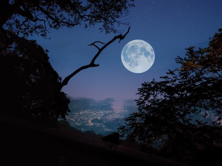 night-view-of-moon-225849-pixahive-768x575