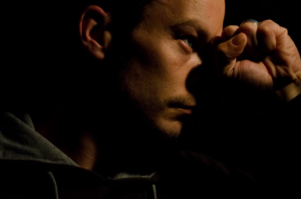 sadness-man-in-the-shadow-1368461366es7