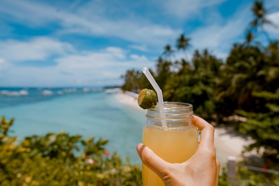 7 tips for avoiding food poisoning while traveling