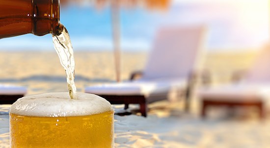 beach-beer-pour