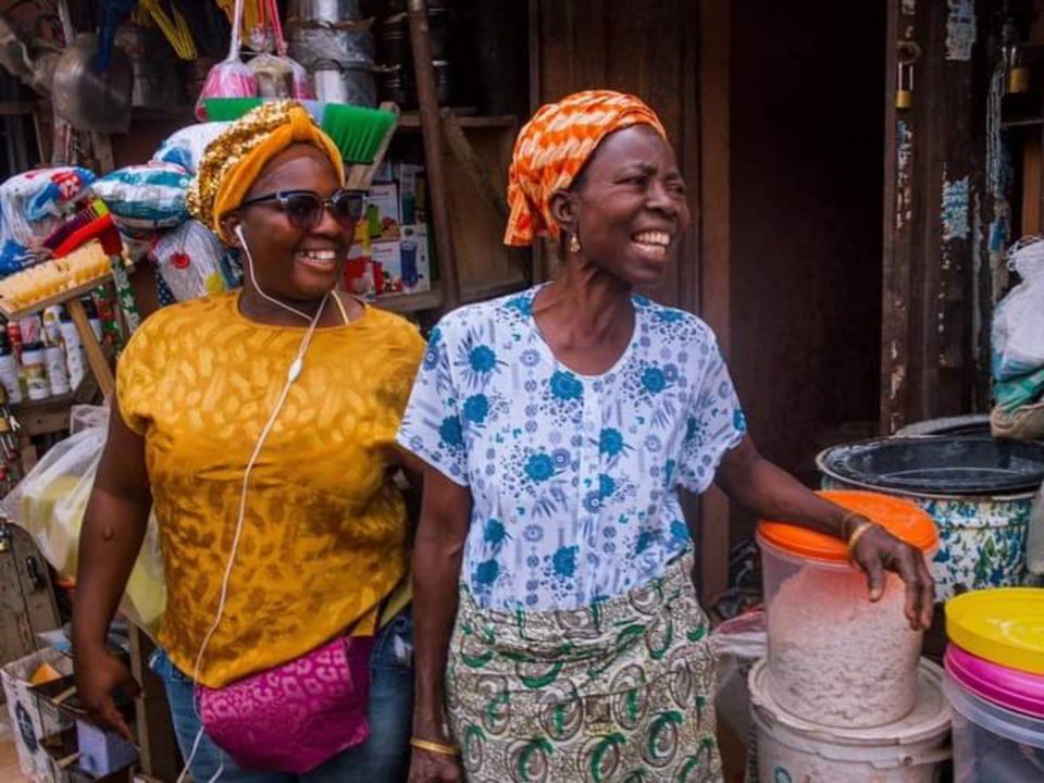 market-women-delighted-to-have-akindele-in-their-midst