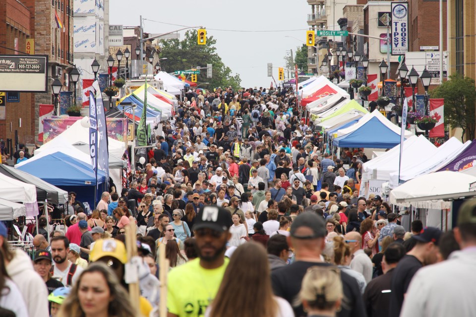 IN PHOTOS Thousands fill Yonge for ever popular Aurora Street Festival