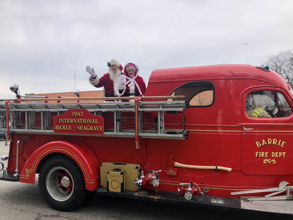 Santa Claus Parade returns to downtown Barrie in midNovember Barrie News