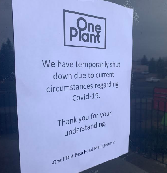 Signs posted on Barrie's One Plant cannabis retail shop indicate the store has shut its doors "temporarily." Raymond Bowe/BarrieToday