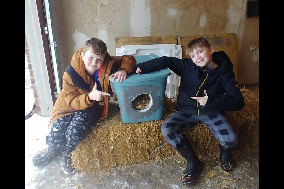 Brothers Richard and Daniel Moore have created Arctic Cat Shelters to keep felines warm in the winter using Rubbermaid bins insulation with boards of Styrofoam and straw.
