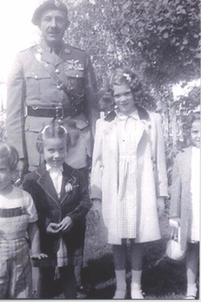 Col Stone with daughters  and two friends. Moira (Plumsy) is 2nd from left).
copyright DND