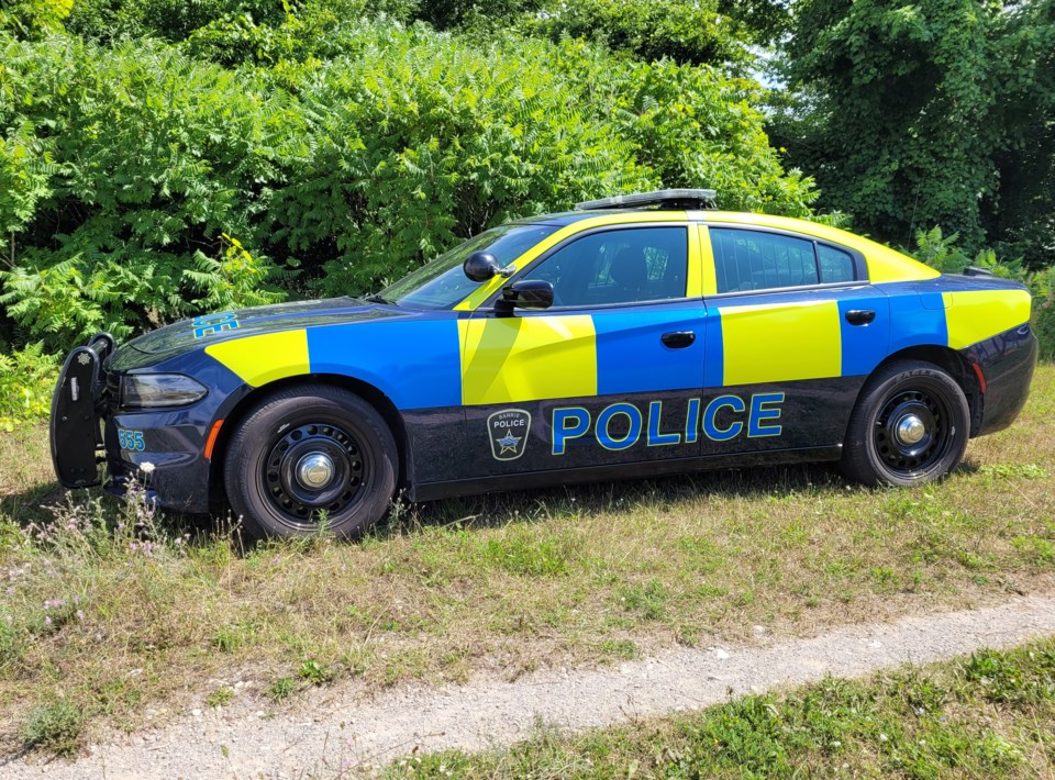 barriepolicecar20220804