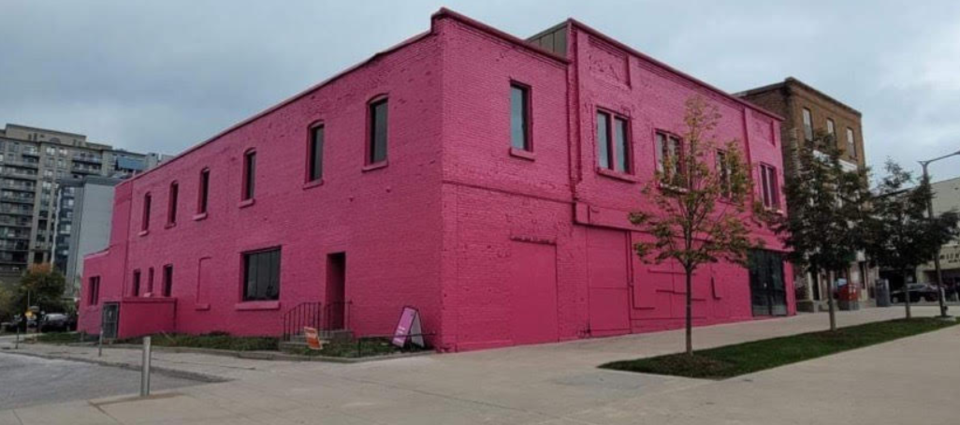 2021-11-01 Pink building SG 2