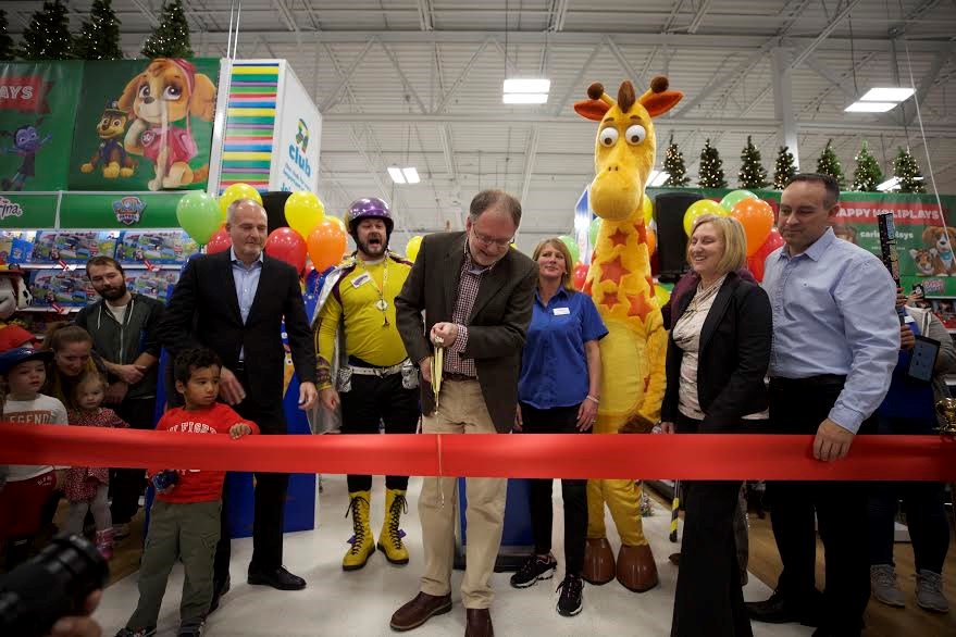 Toys 'R' Us returns with grand opening event this weekend