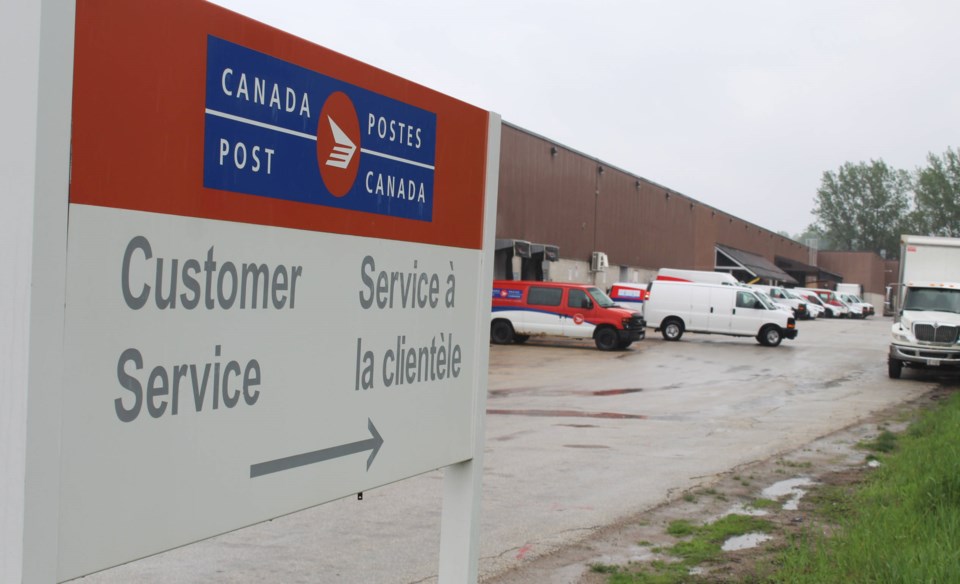 2020-05-28 Canada Post distribution centre RB