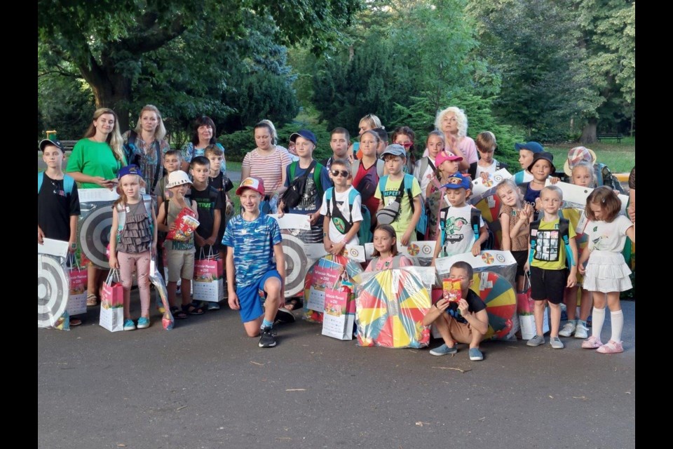 Oscar Oliver is shown with Ukrainian refugee children.