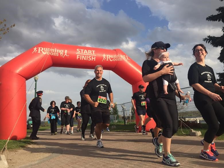 Chief Greenwood cheers on runners including new Deputy Chief Ken Weatherill and media officer Const. Nicole Rodgers at the right of the photo.
Sue Sgambati/BarrieToday