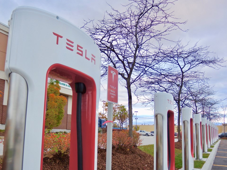 2017-11-07 Tesla Stations on Bayfield