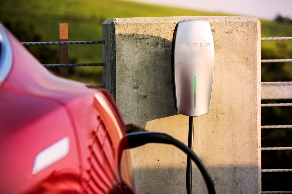 2017-11-15 Tesla charging station 2