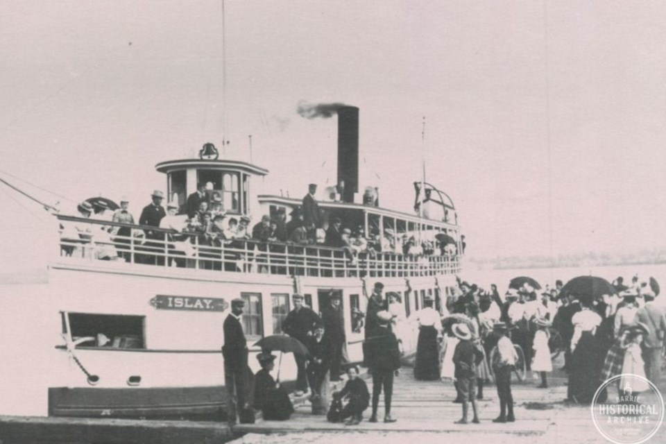 The steamer at Geneva in Barrie circa 1910.