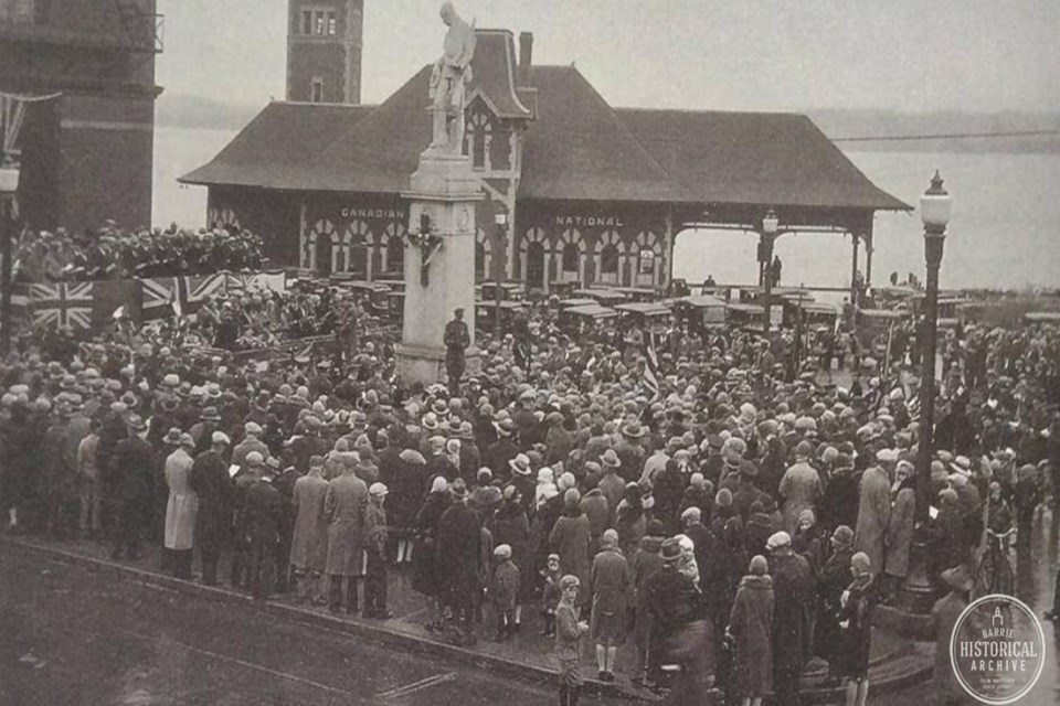 A crowd gathers around the Barrie cenotaph on Remembrance Day 1929.