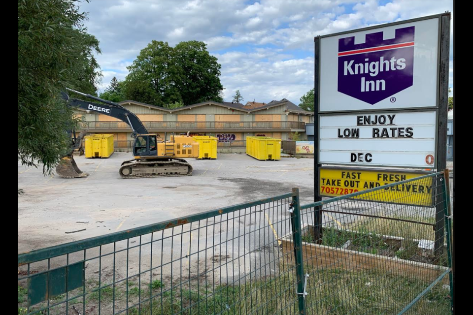 The former Sticky Fingers restaurant and Knights Inn on Dunlop Street West are being prepared for demolition, on Wednesday, Aug. 28, 2019. Raymond Bowe/BarrieToday