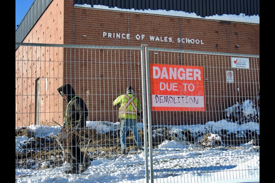 Fences are up around the former Prince of Wales Public School and it appears crews are preparing the site for the partial demolition.
Sue Sgambati/BarrieToday           