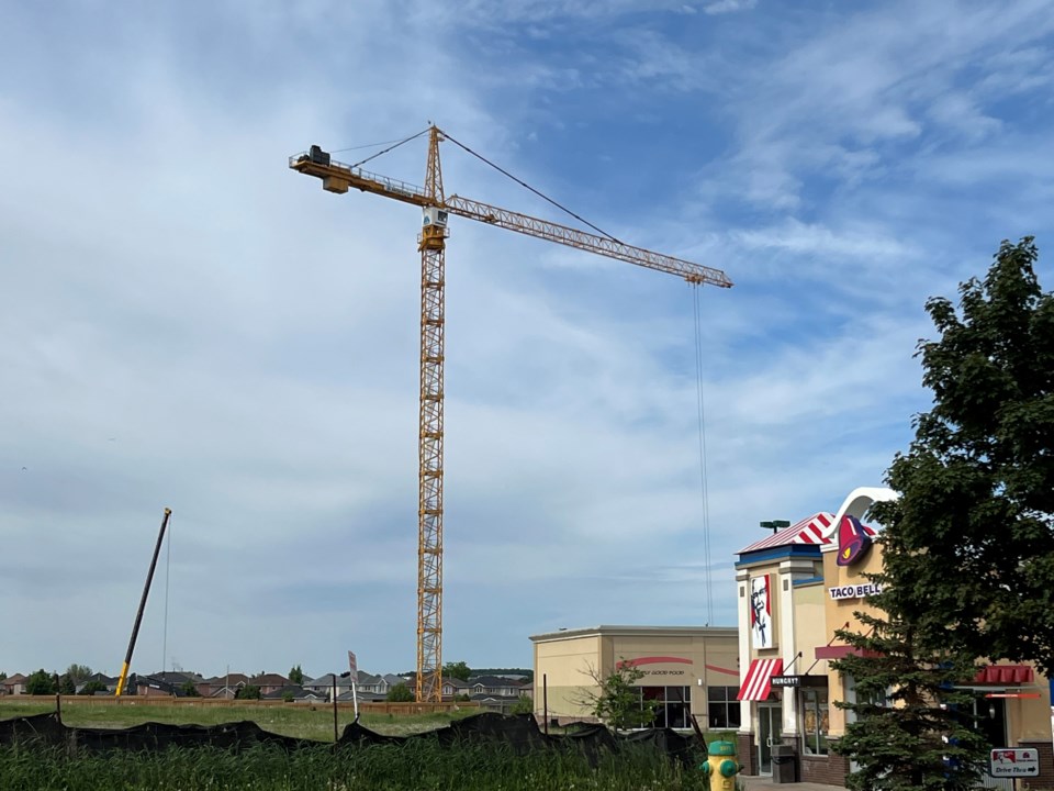 2022-06-02 Construction crane RB