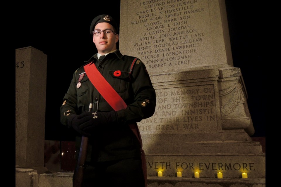 Warrant Officer Eduardo Wells stands guard at the Barrie cenotaph.
Sue Sgambati/BarrieToday          