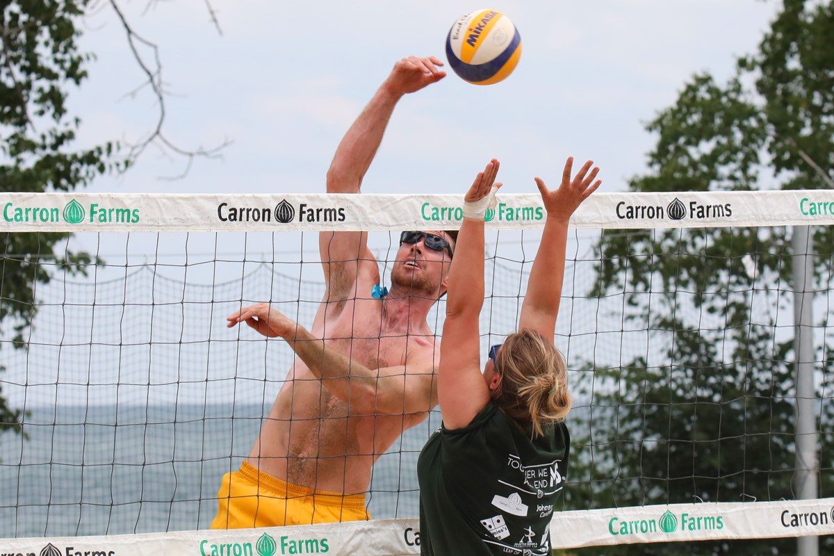 The sand was flying at annual beach volleyball tournament (8 photos