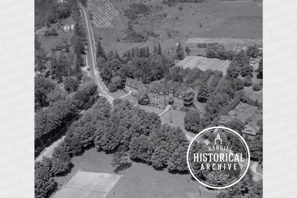 Sunnidale Road in 1947, prior to Highway 400 construction.