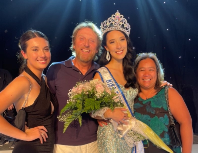 From left are Hayley Bowdery (Jaclyn's sister who won Miss World Ontario 2020), with their parents Jack and Aileen Bowdery at the Miss Teen Canada Pageant.