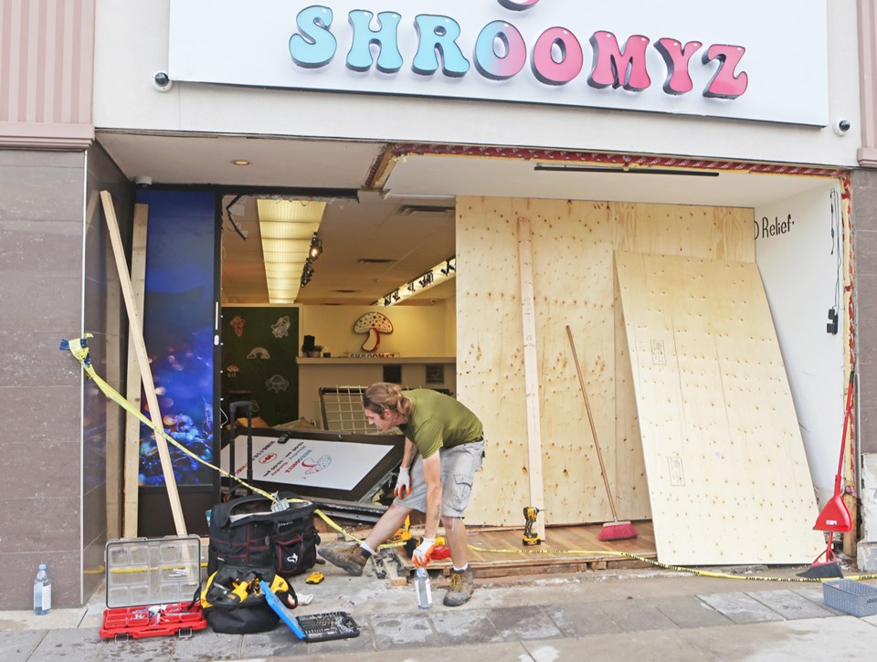 09062023klambshroomyzstore
