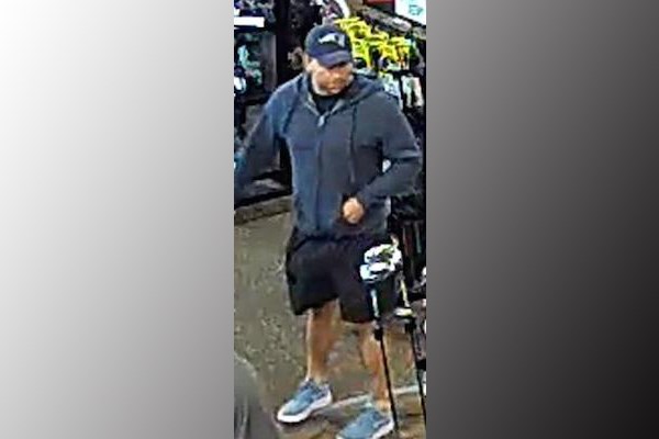 2018-10-06 golf club theft suspect