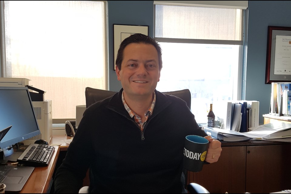 Mayor Jeff Lehman with his new mug. Shawn Gibson for Barrie Today