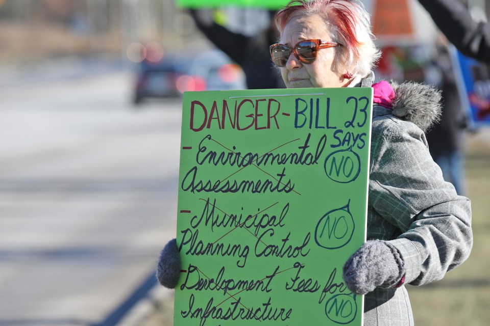 2022-11-26-barrie-greenbelt-protest2