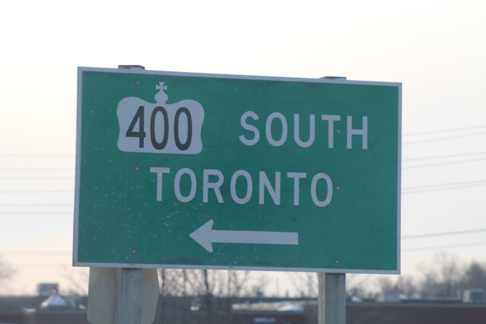 Sign to Highway 400 South in Barrie. Raymond Bowe/BarrieToday