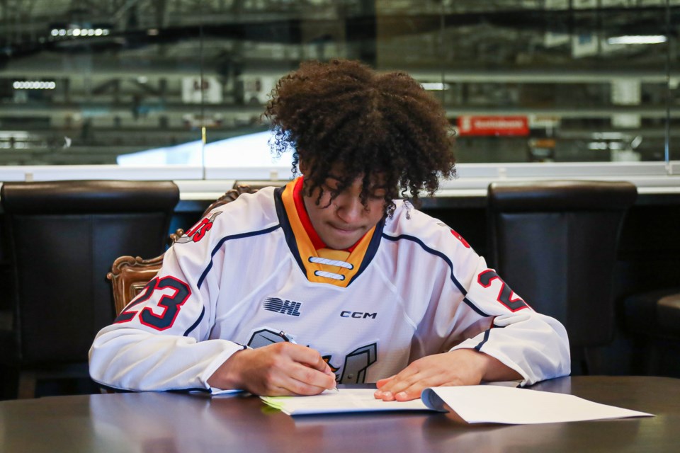 Shamar Moses has signed with the Barrie Colts.