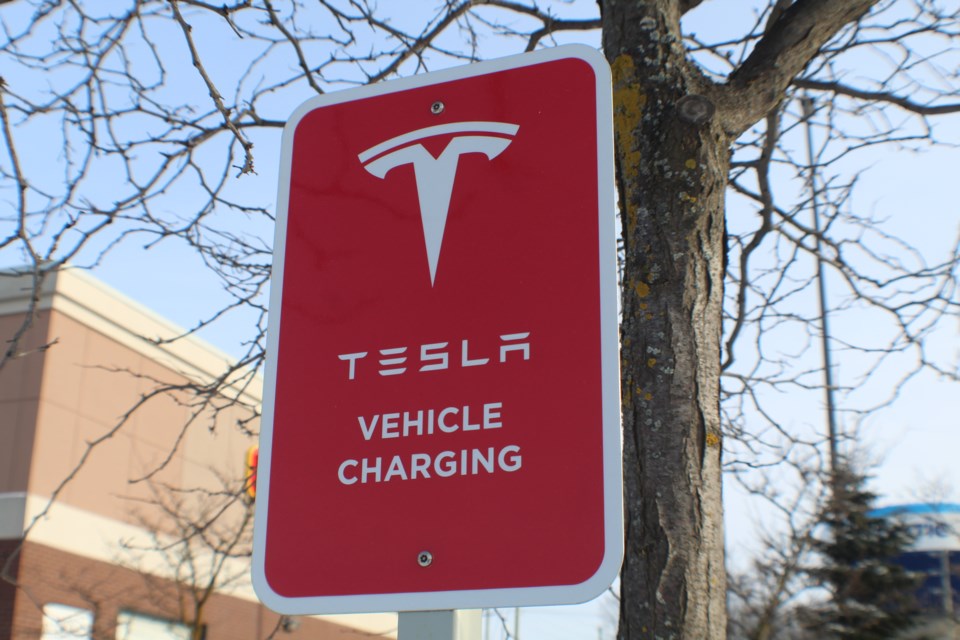 2019-02-11 Tesla charging station RB 4